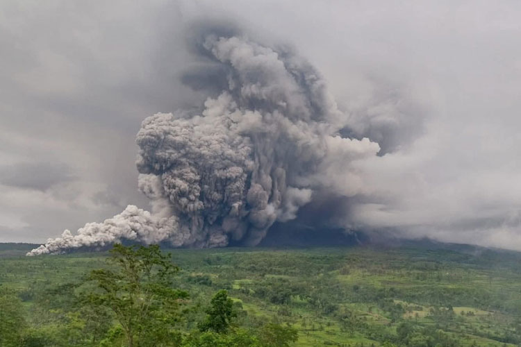 60 Pendaki Selamat Usai Erupsi Gunung Semeru, Dievakuasi dari Ranu Kumbolo dalam Kondisi Aman