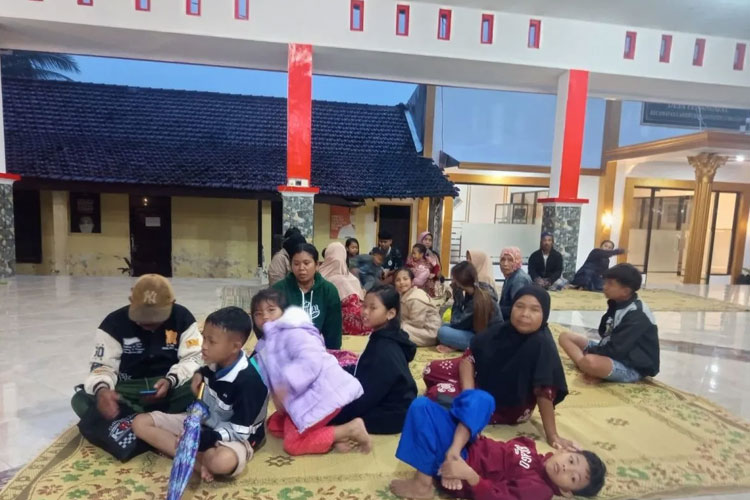 Erupsi Gunung Semeru: 963 Jiwa Berada di Pengungsian, Ratusan Hewan Ternak Mati