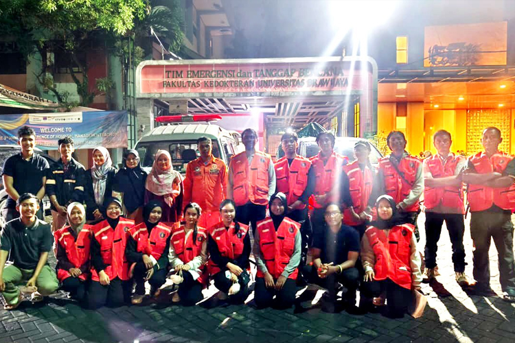 UB Kerahkan Tim Medis dan Relawan ke Pronojiwo untuk Tangani Dampak Erupsi Semeru