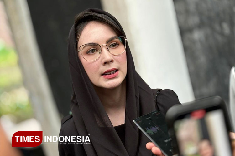 Arumi Bachsin Kenang Kedekatan dan Dedikasi Almarhumah Hj Hanik Andriani: Beliau Ibu yang Sangat Ceria