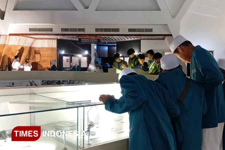 Pameran Cross Musea 'Bajawara': Refleksi Ragam Sejarah Indonesia
