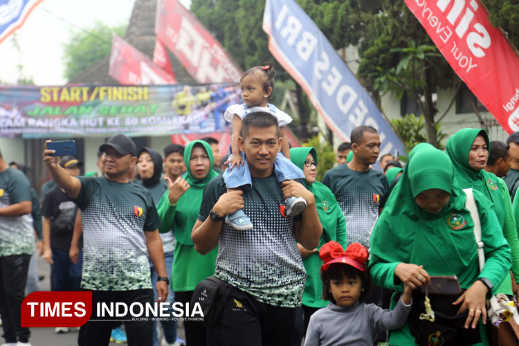 Gerak-jalan-sehat-keluarga-besar-Komlekdam-V-Brawijaya-a.jpg