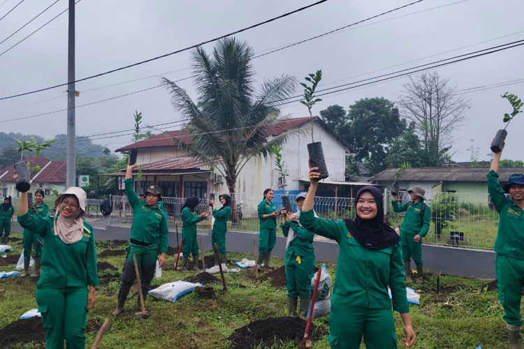 Citrus for Sustainability: PPB Polbangtan Malang Gelar Aksi Menanam Jeruk Serentak