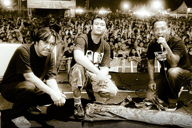 Bling Satan, Band Punk Rock Surabaya Kembali ke Akar Punk Rock 2005 di Tengah Drummer Sakit Keras