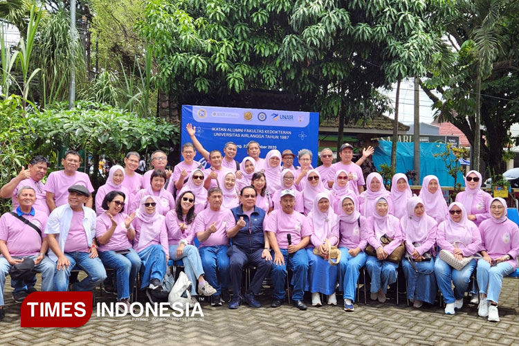 Baksos dan Penyuluhan Kesehatan oleh Dokter Alumni FK Unair 1987 bagi Puluhan Lansia