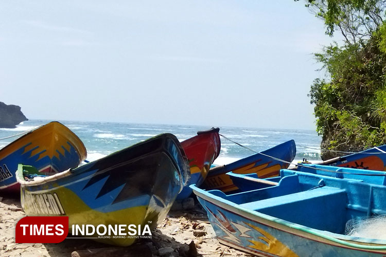 Cuaca Ekstrem, Nelayan Pantai Wawaran Pacitan Pilih Tak Melaut