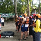 Karst Tubing Sedayu, Petualangan Seru di Sungai Karst Bantul