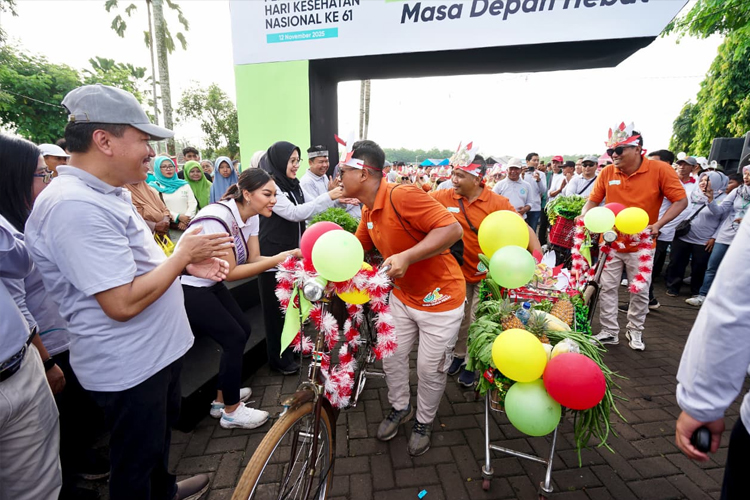 HKN ke-61, Pemkab Banyuwangi Bagikan Resep Panjang Umur Lewat Parade Gaya Hidup Sehat