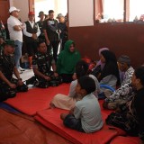 TNI Tingkatkan Respons Darurat Semeru, Danrem 083 BDJ Tinjau Kondisi Pengungsi