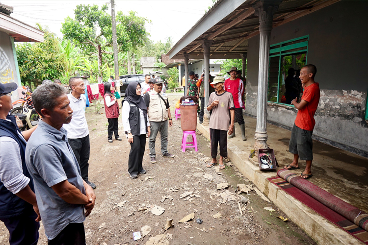 Siapkan Langkah Pencegahan, Bupati Banyuwangi Blusukan Tinjau Banjir dan Longsor