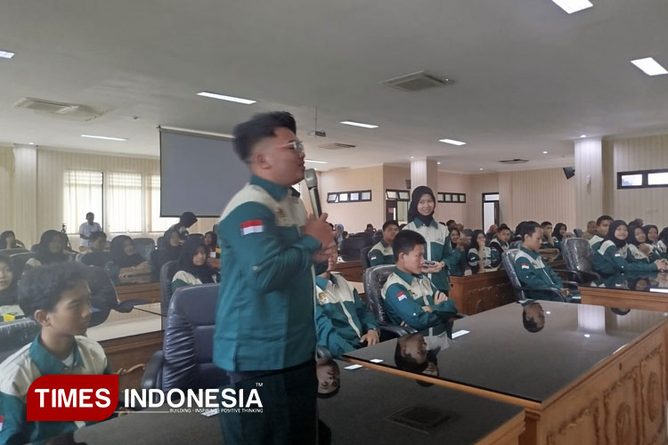 Forum-Anak-berdialog-dengan-Bupati-Madiun-usai-pengukuhan.jpg