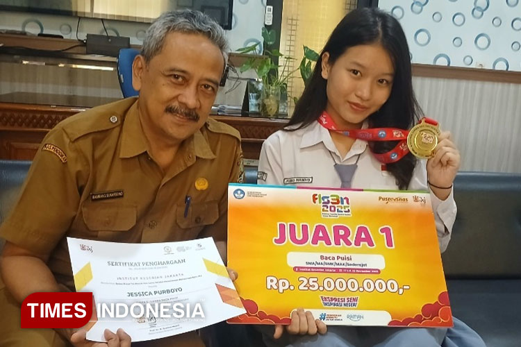 Jessica Purboyo, Siswi SMAN 1 Kota Banjar, Juara 1 Lomba Baca Puisi Tingkat Nasional