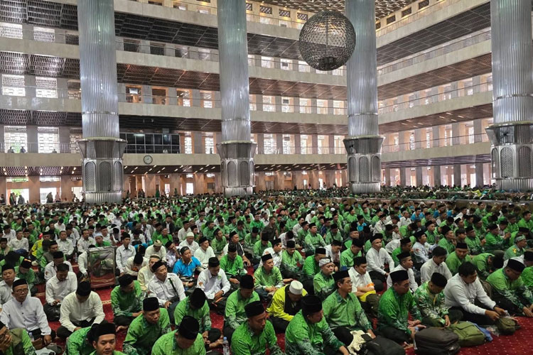 Momen Hari Guru Nasional Puluhan Ribu Guru Madrasah Gelar Doa Bersama di Masjid Istiqlal