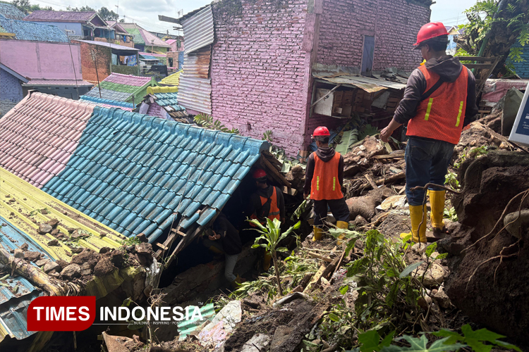 22 Rumah Terdampak Longsor di Bawah Jembatan Brantas Malang