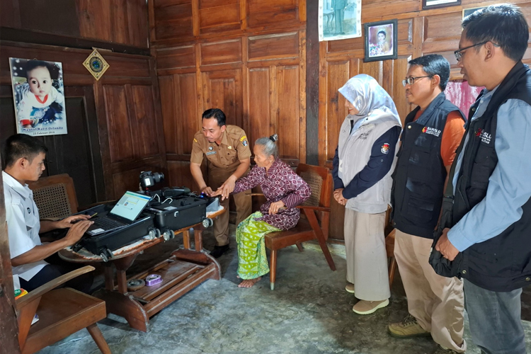 Bawaslu Blitar Awasi Coktas dan Rekam Biometrik Temuan Data Ganda di Bakung