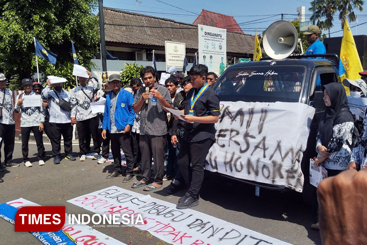 demo-ratusan-Guru-honorer-di-Pemalang-a.jpg