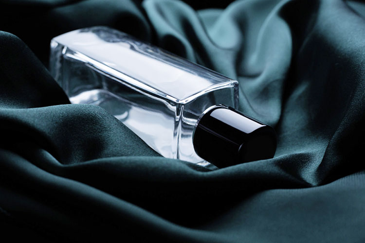 5 Rekomendasi Parfum Pria Terbaik yang Wangi dan Tahan Lama