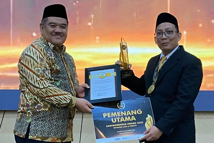 Gus Heri Raih Santripreneur Award 2025, Dorong Santri Masuki Sektor Riset dan Teknologi
