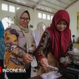 Freeport Latih Ibu-ibu Sekitar Smelter Gresik Mengolah MPASI untuk Balita
