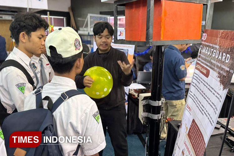 Para-mahasiswa-Teknologi-Informatika-perancang-GambutGuard-a.jpg