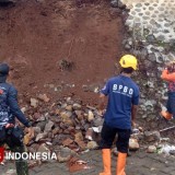 Penahan Tanah Pekarangan Warga Bondowoso Longsor Akibat Hujan Deras