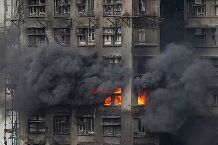 Korban Tewas Terbakarnya Apartemen di Hong Kong Jadi 65 Orang, Banyak Ditemukan di Tangga Darurat