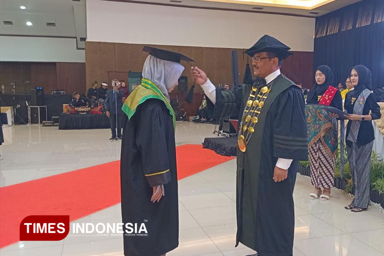 wisuda-Universitas-Perjuangan-2.jpg