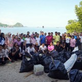 Jaga Kebersihan dan Keberlanjutan Destinasi, BPOLBF Bersihkan Pantai Binongko Labuan Bajo