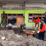 GKJW Lawang Bersama Rumah Sakit dan Relawan Bantu Warga Terdampak Erupsi Semeru