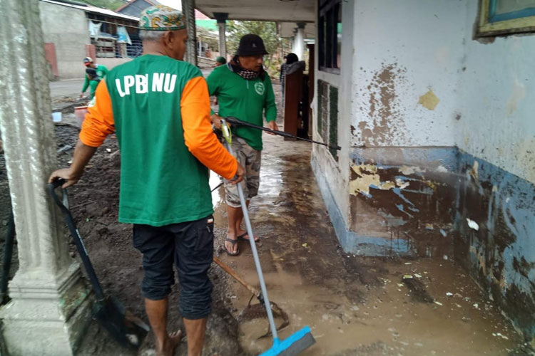 LPBI PCNU Kota Malang Gerak Cepat ke Supiturang, Dua Hari Membersamai Warga Pasca Erupsi Semeru