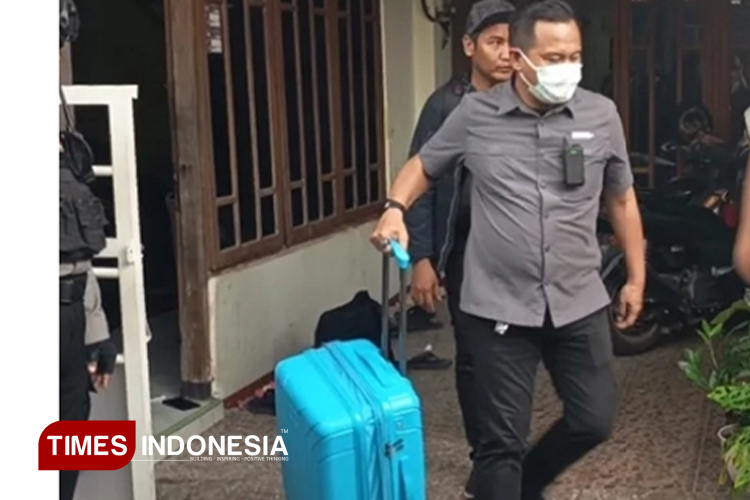 KPK Periksa Rumah Pensiunan Disbudparpora Ponorogo