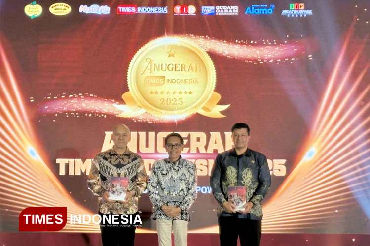 TIMES Indonesia Serahkan Buku Discover Disaster kepada BPBD se-Malang Raya