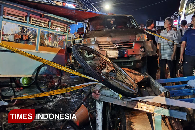 Lakalantas di Kota Banjar, Minibus Tabrak Gerobak Baso dan Kupat Tahu
