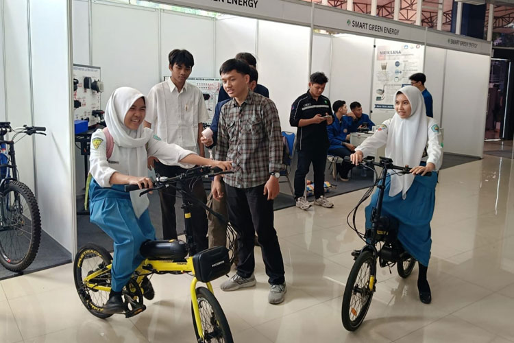 SGE POLINEMA Kenalkan Sains Energi Terbarukan kepada Ribuan Pelajar Malang Raya