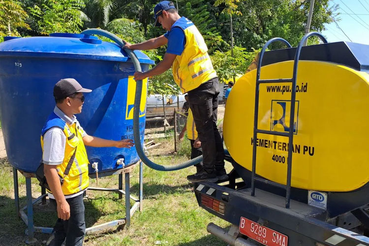 Kementerian PU Salurkan Bantuan Air Bersih untuk 90 Ribu Warga Terdampak Banjir di Pidie Jaya