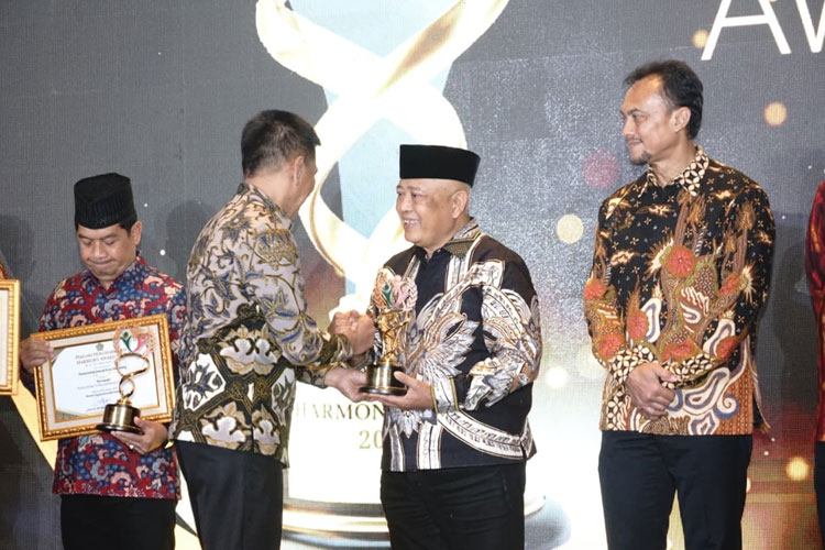 Pemkab Malang Terima Penghargaan Harmony Awards 2025 Kemenag RI