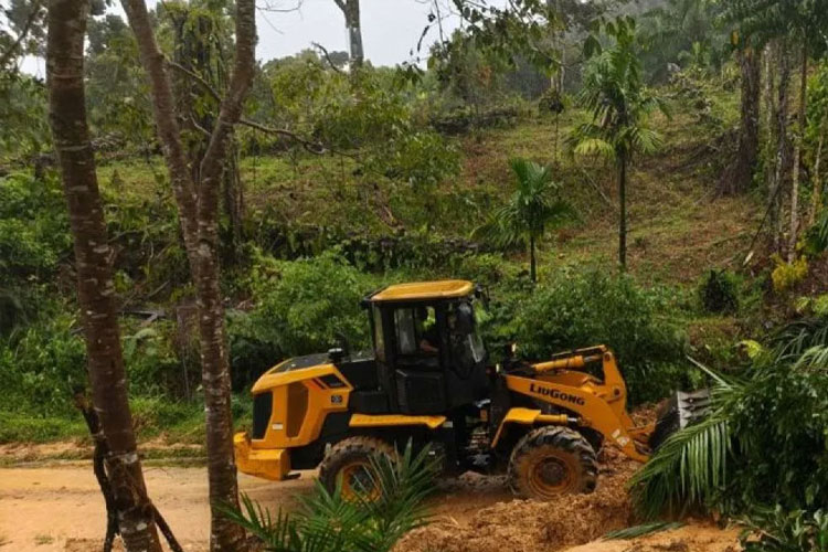 Agam Butuh 15 Alat Berat untuk Cari Korban Banjir Bandang dan Tangani Longsor