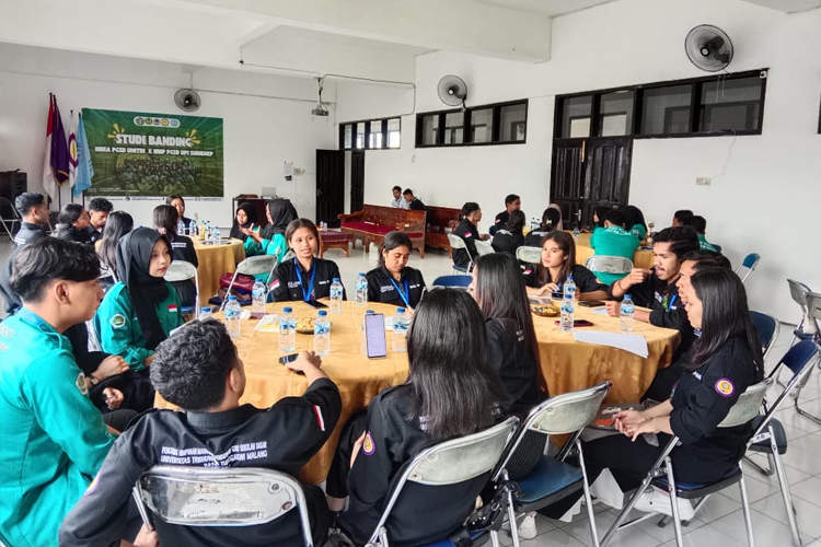 Era Kolaborasi, Hima PGSD Unitri dan UPI Sumenep Jalin Studi Banding Inspiratif