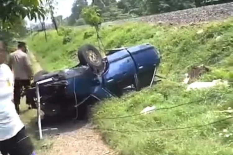 Satu Balita Selamat dalam Insiden Sedan Tertabrak KA di Beji Pasuruan