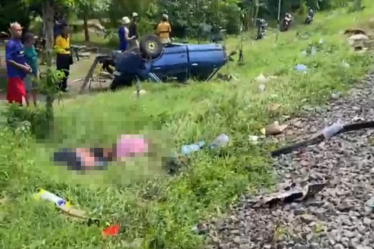 Sedan Berisi Satu Keluarga Tertabrak KA di Pasuruan, 4 Meninggal di Lokasi