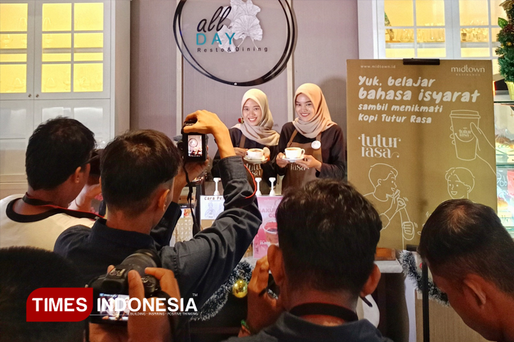 Kopi Tutur Rasa X Tutur Mata, Kolaborasi Fotografer dan Barista Kopi Disabilitas