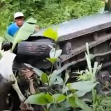 Wuling Formo Terperosok ke Jurang di Jalur Bromo Probolinggo