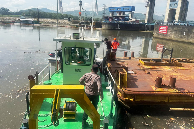 Sesosok Mayat Ditemukan Terapung di Bendungan Sengguruh Malang, Badan Penuh Tato