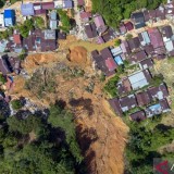TNI AU Kerahkan Hercules untuk Air Drop Logistik di Sibolga di Tengah Krisis Banjir Sumatera