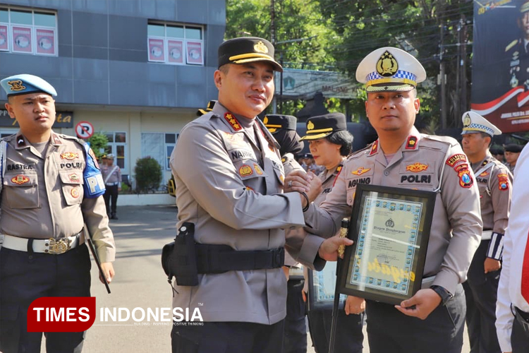 33 Personel Berprestasi Dapat Penghargaan, Kapolresta Malang Kota Komitmen Kuat Mengabdi dan Santun Melayani