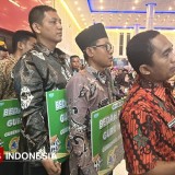 Gubernur Khofifah Bedah Rumah Guru dengan Keterbatasan Ekonomi