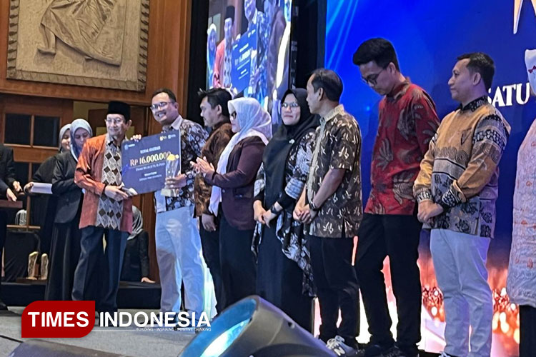 Wartawan TIMES Indonesia Ahmad Fahmi Raih Penghargaan Humas Kemenag Award 2025