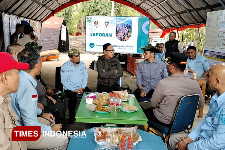 Wamendagri Bima Arya Tinjau Posko Penanganan Banjir di Kabupaten Solok