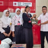 PMR Madya SMPN 1 Jember Kirim Bantuan untuk Korban Bencana Sumatera