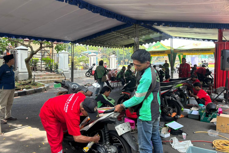 BAZNAS Kota Malang Gelar Servis dan Ganti Oli Gratis bagi 100 Pengemudi Ojek Online